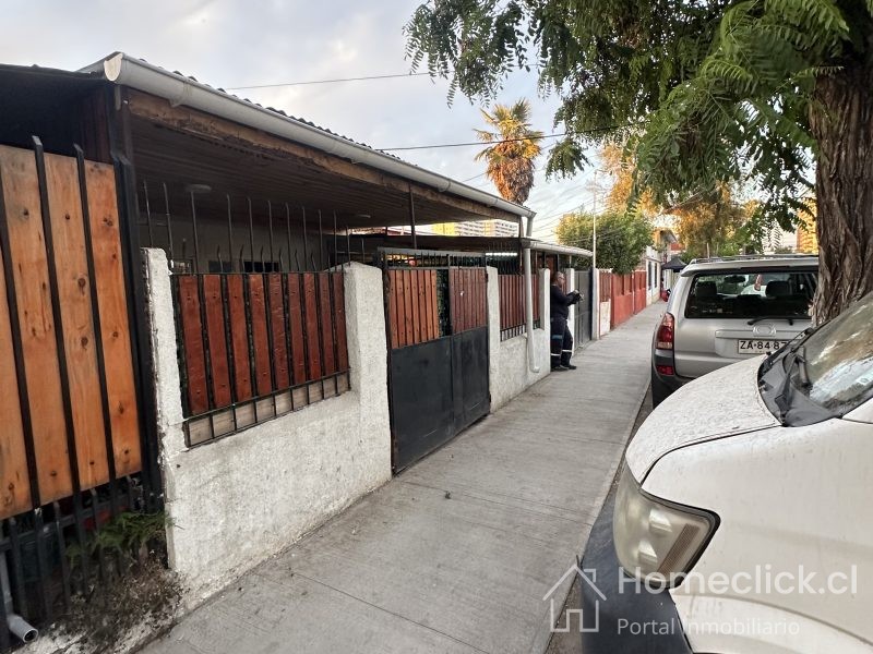 Se vende sitio con 5 deptos para arrendar